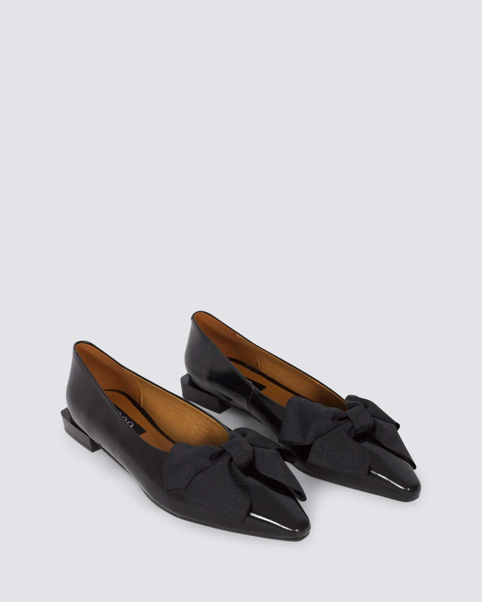 AG-24631 FLATS BLACK LEATHER