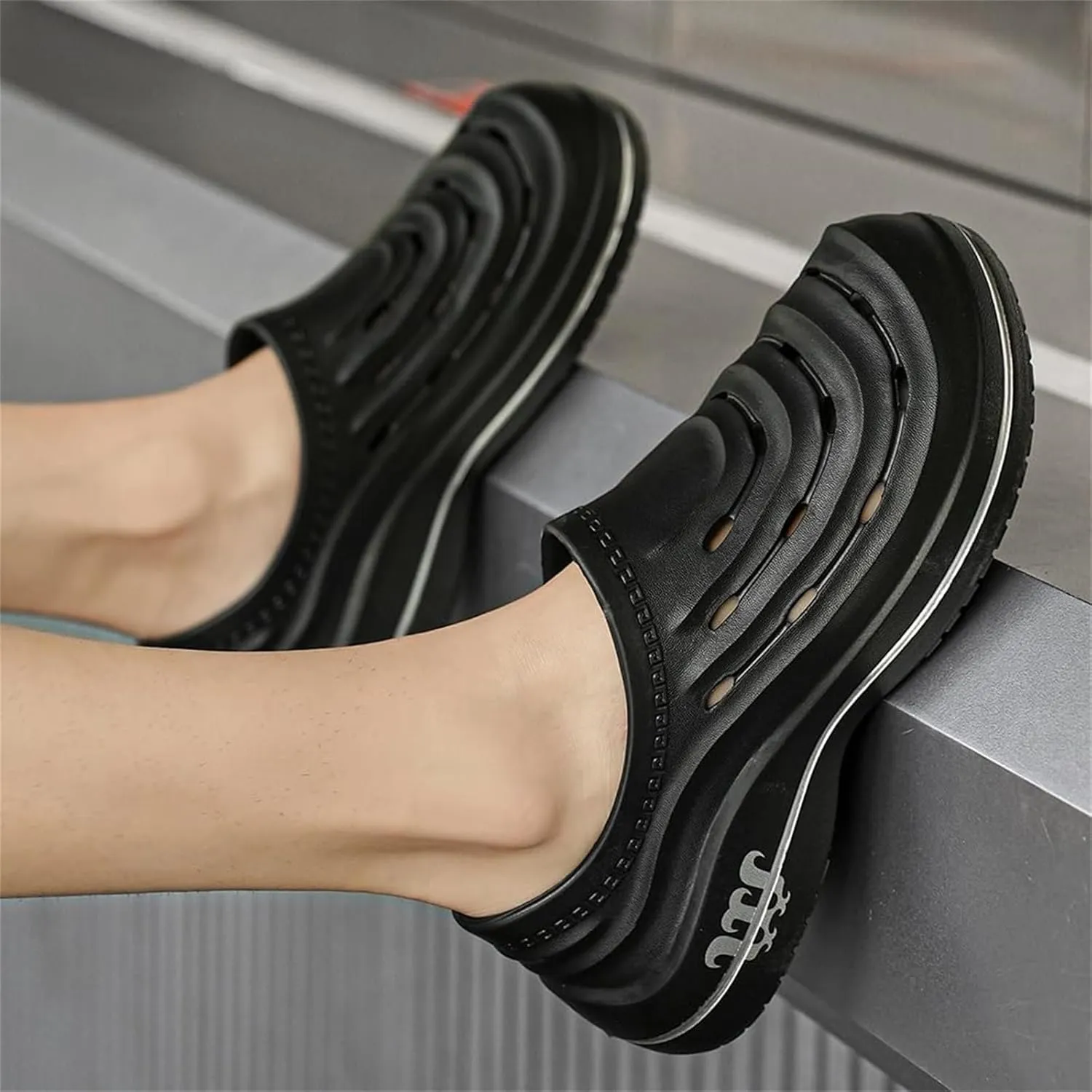 Armadillo Clogs Nurse Shoes for Women Men Non Slip Chef Shoes Oil Resistant Kitchen Work Boots for Men Waterproof Wide Width Sneakers Health Care and Food Service Shoe Garden Unisex