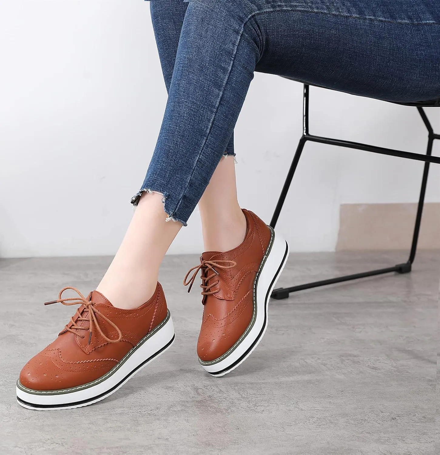 DADAWEN Women's Platform Lace-Up Wingtips Square Toe Oxfords Shoe