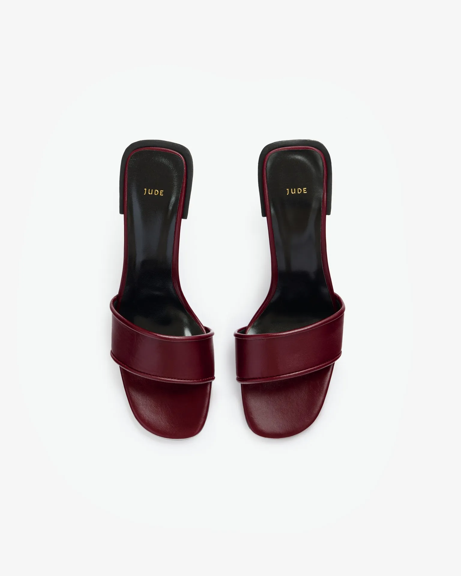 Drive in Bordeaux Leather