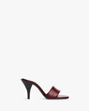Drive in Bordeaux Leather