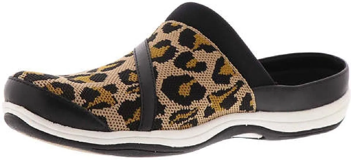 Easy Street Women's Flats