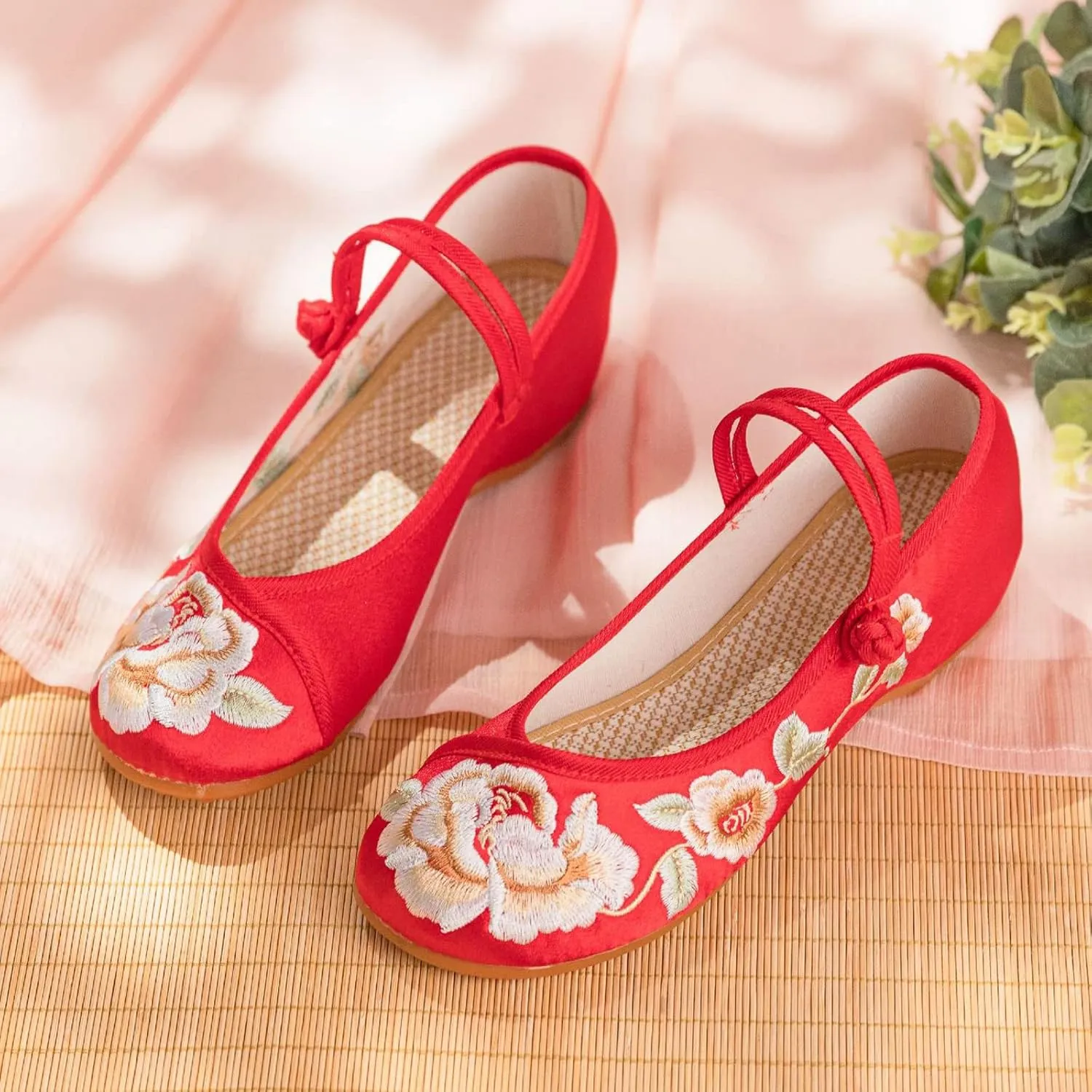 eYLun Women Chinese Embroidered Shoes Flower Flat Round Toe Mary Jane Ballet Shoes Slip On Shoes