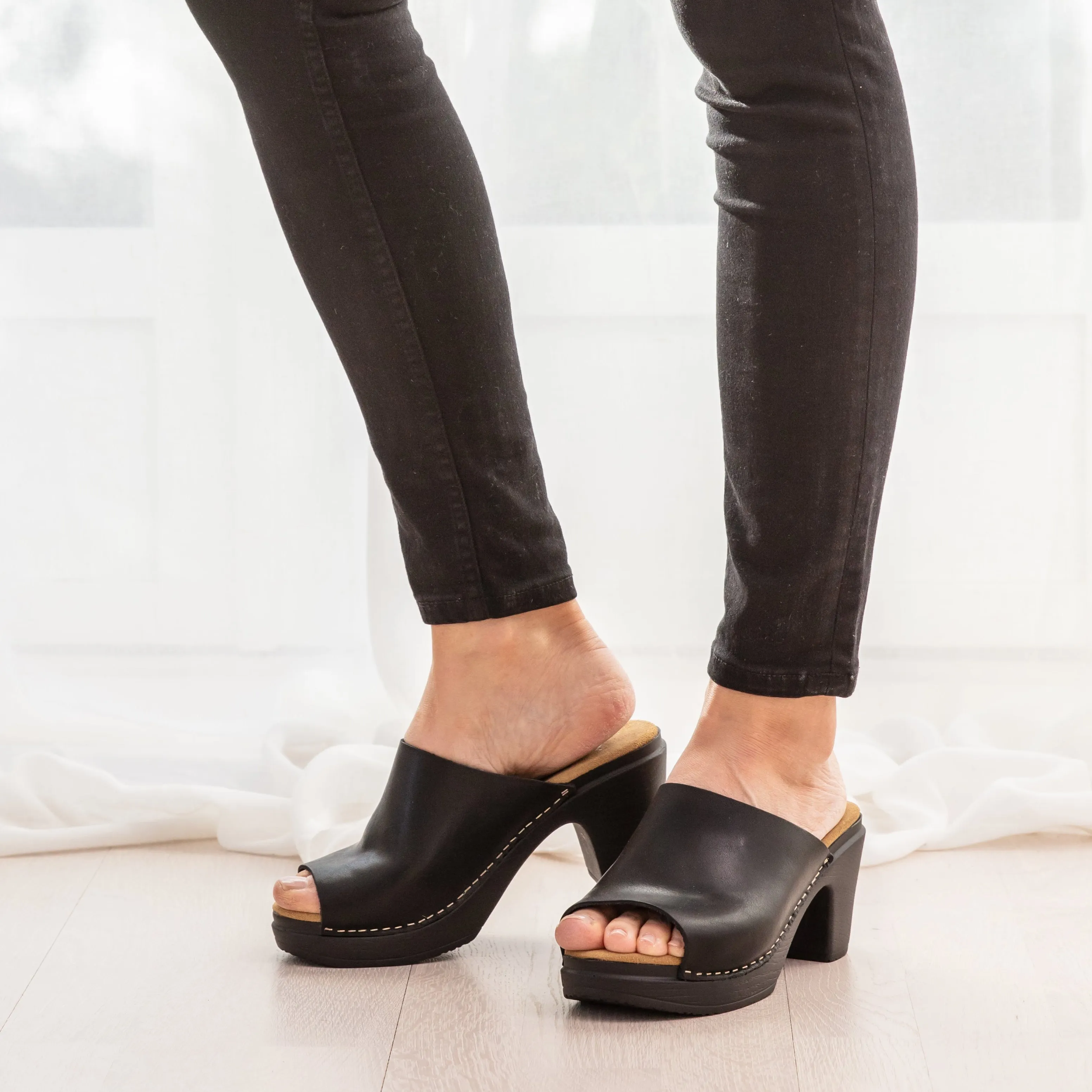 Frida Black, black base