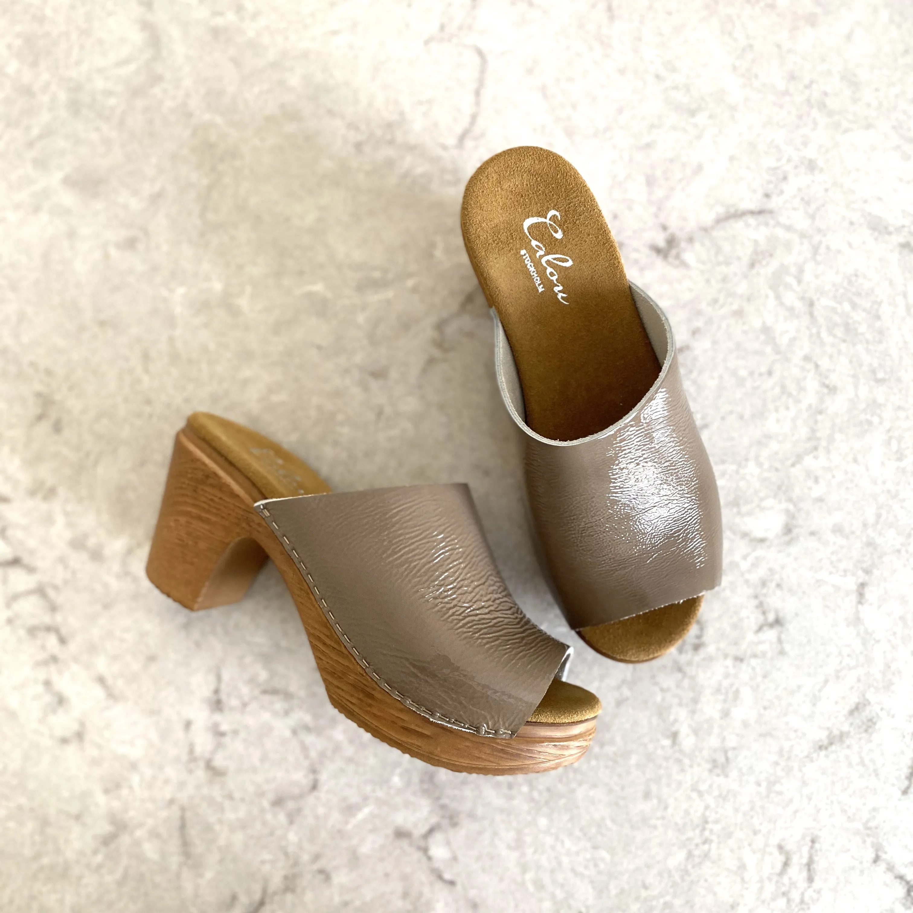 Frida Clog Patent Taupe