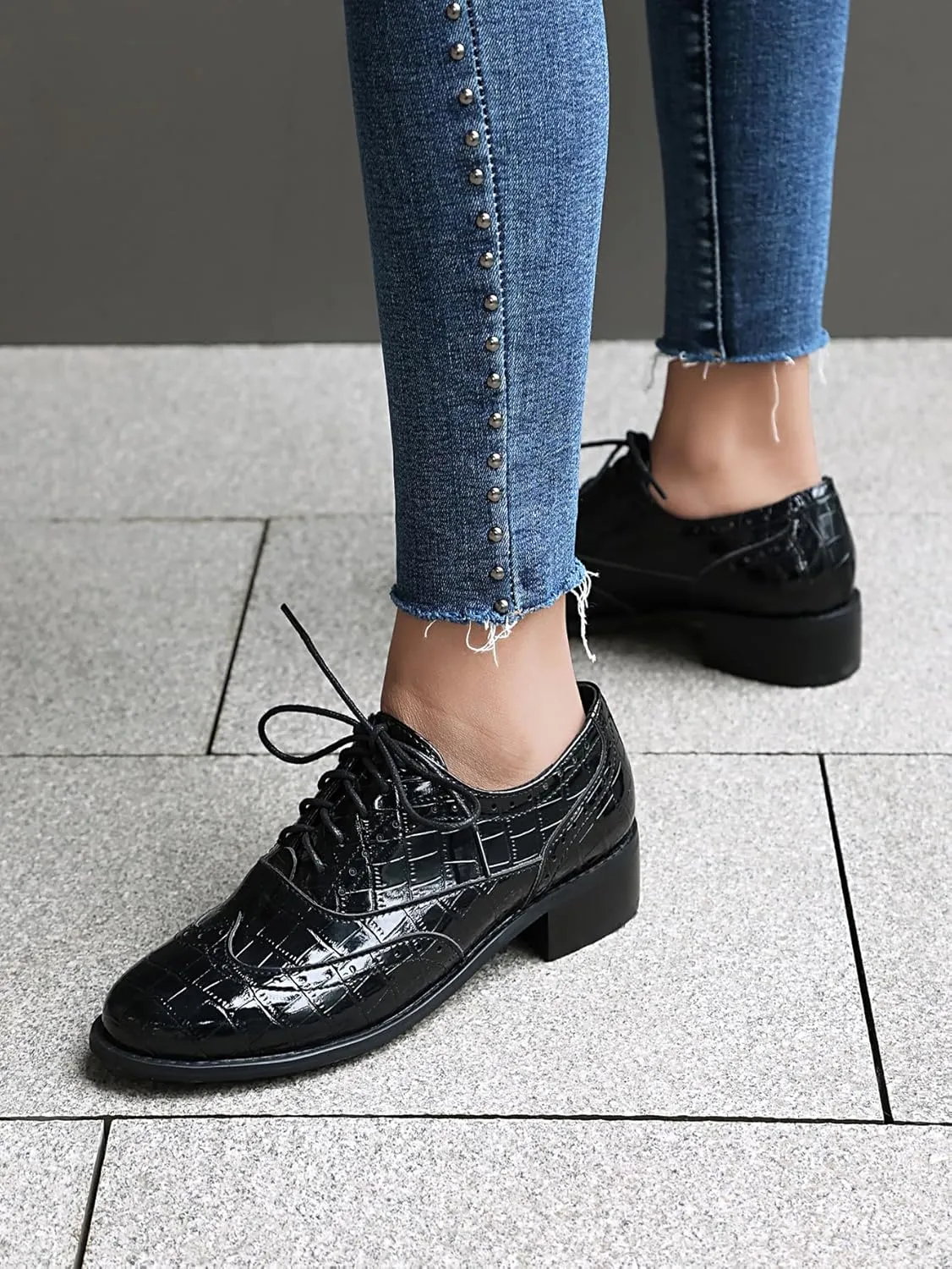Lace-up Wingtips Oxford Shoes for Women Cutout Brogues Saddle Shoes