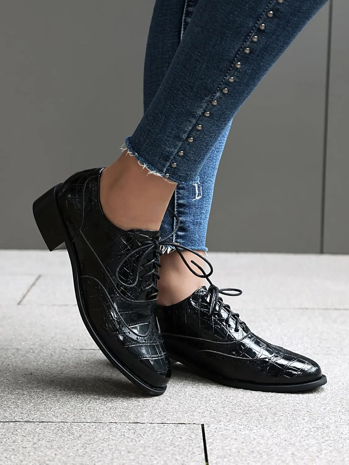 Lace-up Wingtips Oxford Shoes for Women Cutout Brogues Saddle Shoes