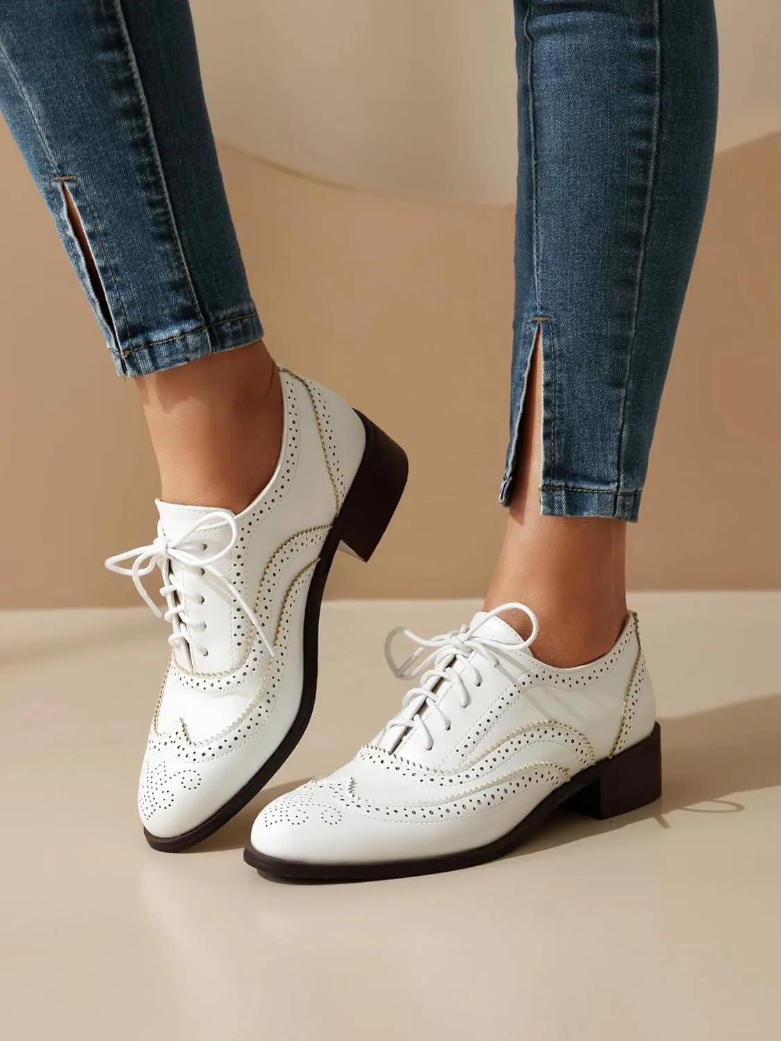 Lace-up Wingtips Oxford Shoes for Women Cutout Brogues Saddle Shoes
