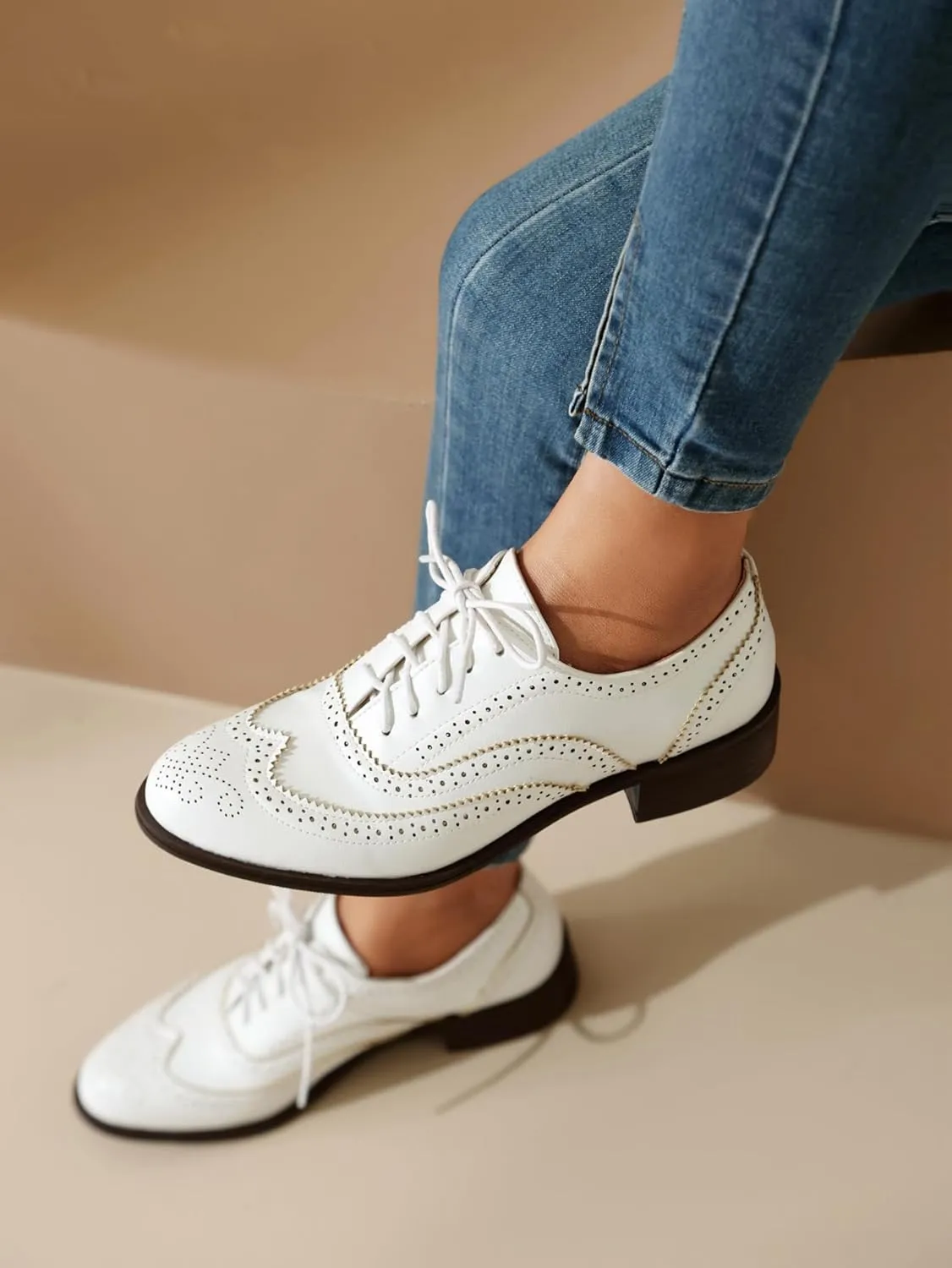 Lace-up Wingtips Oxford Shoes for Women Cutout Brogues Saddle Shoes