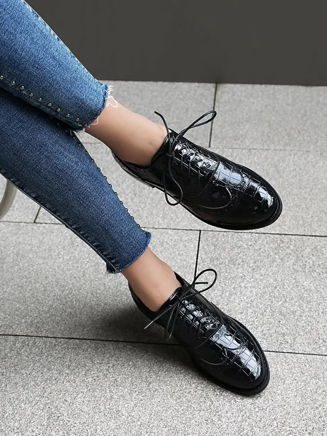 Lace-up Wingtips Oxford Shoes for Women Cutout Brogues Saddle Shoes