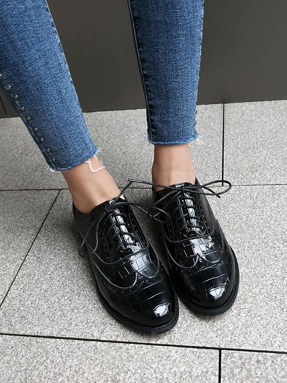 Lace-up Wingtips Oxford Shoes for Women Cutout Brogues Saddle Shoes