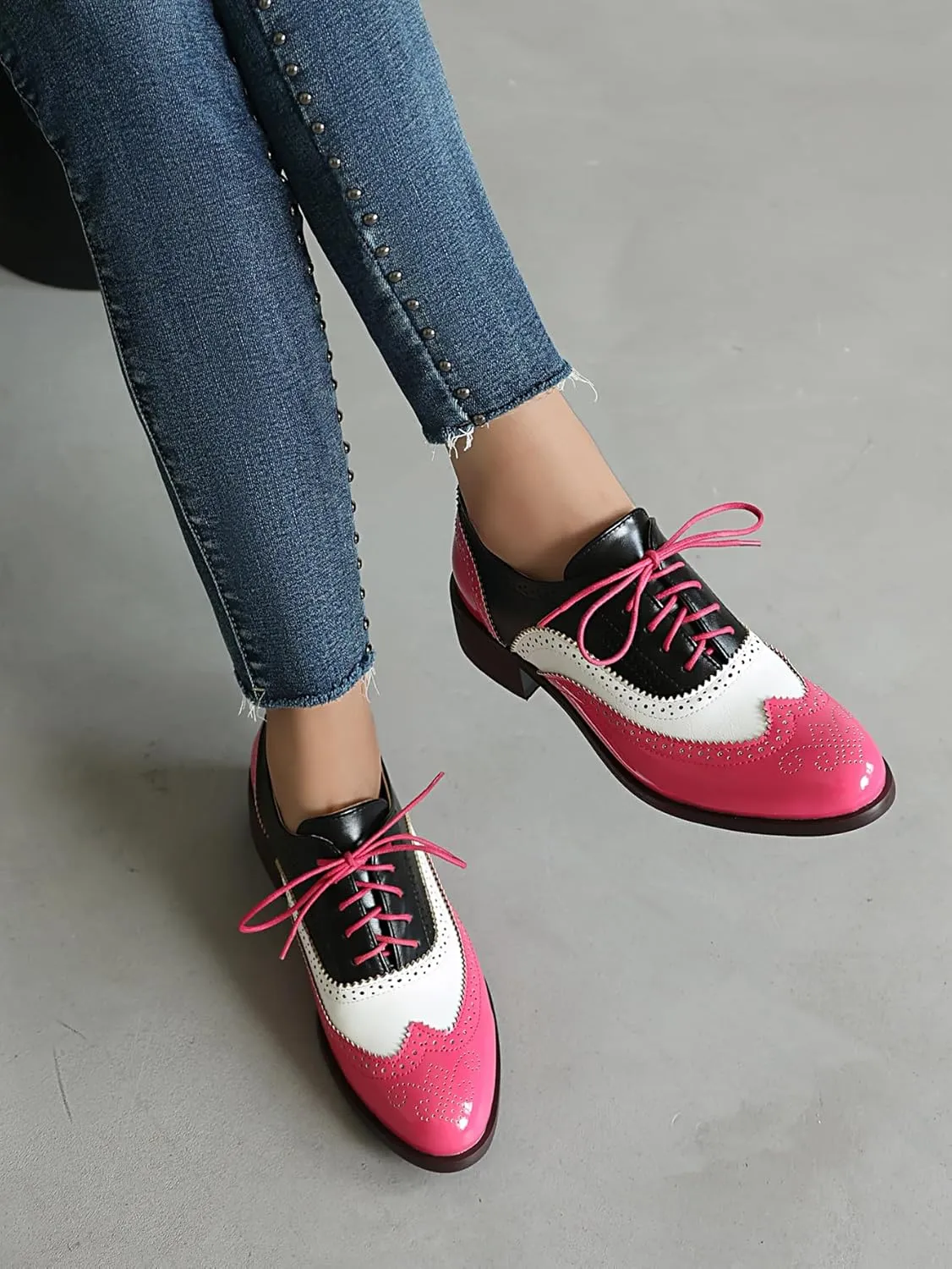 Lace-up Wingtips Oxford Shoes for Women Cutout Brogues Saddle Shoes