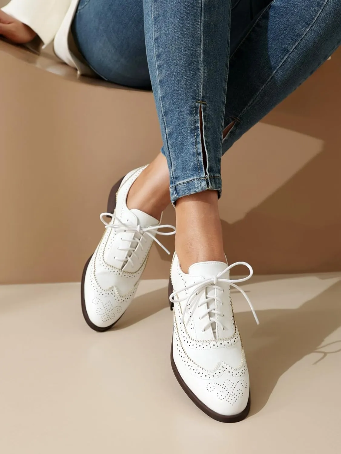 Lace-up Wingtips Oxford Shoes for Women Cutout Brogues Saddle Shoes