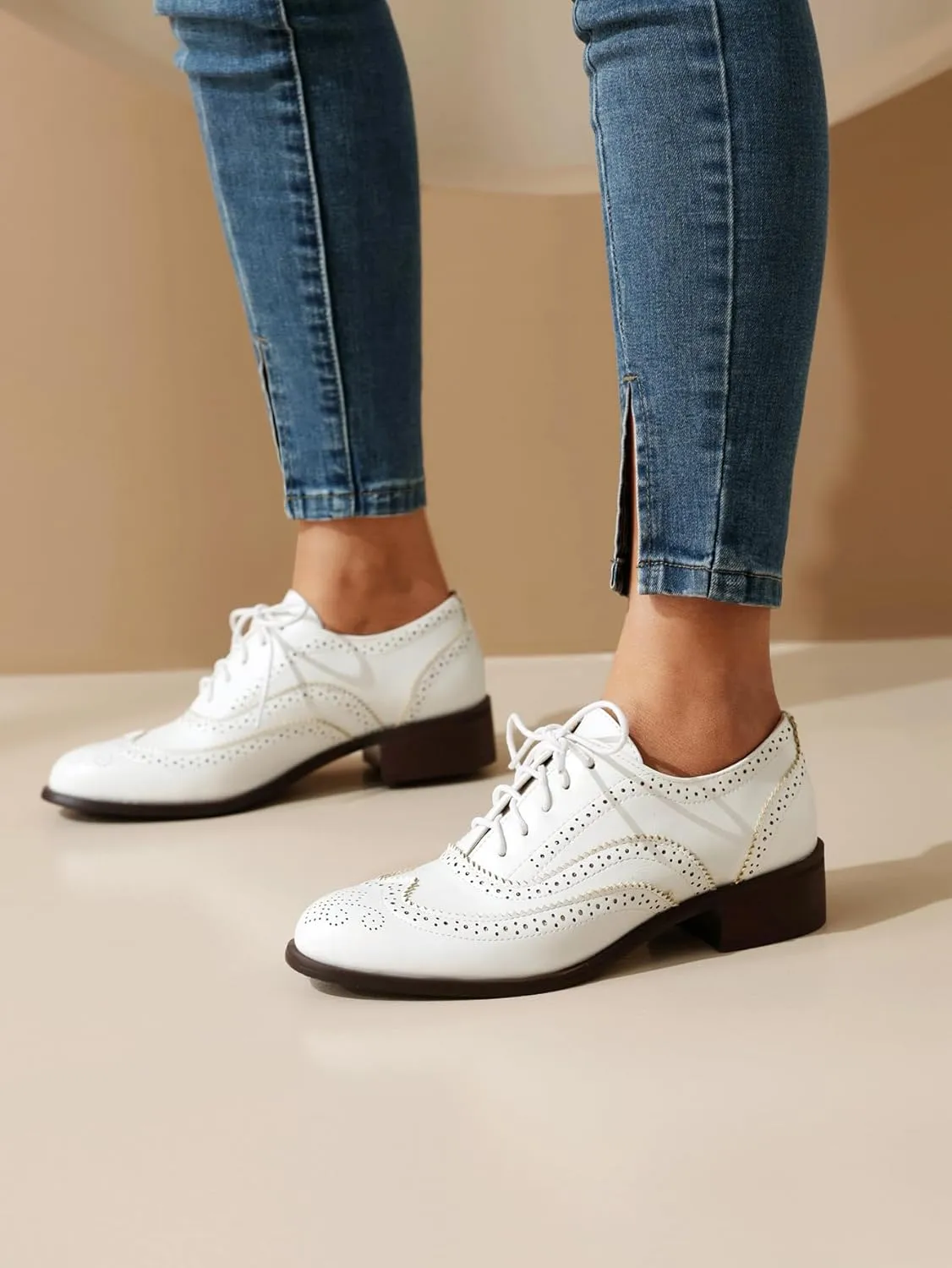 Lace-up Wingtips Oxford Shoes for Women Cutout Brogues Saddle Shoes