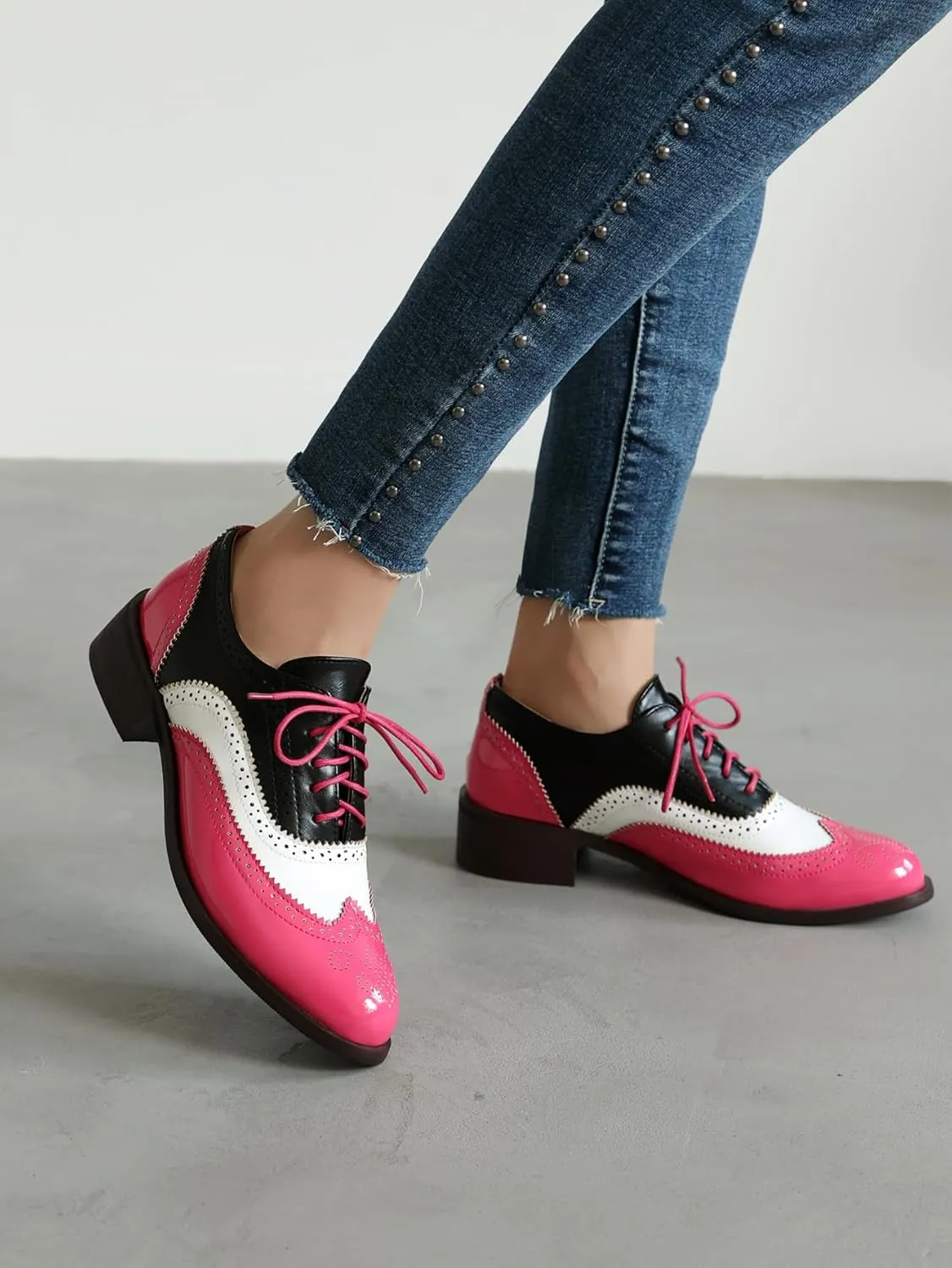 Lace-up Wingtips Oxford Shoes for Women Cutout Brogues Saddle Shoes