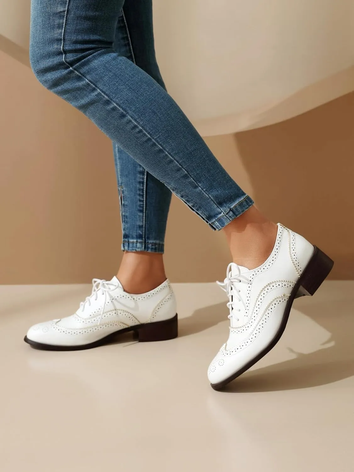 Lace-up Wingtips Oxford Shoes for Women Cutout Brogues Saddle Shoes