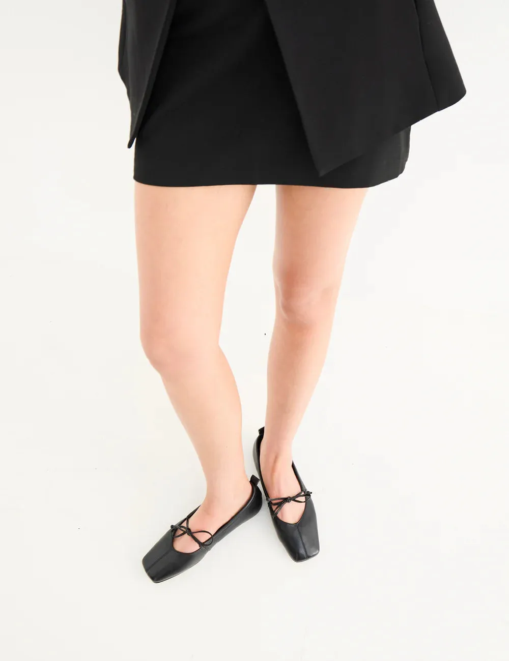 SQUARE TOE FLAT BLACK