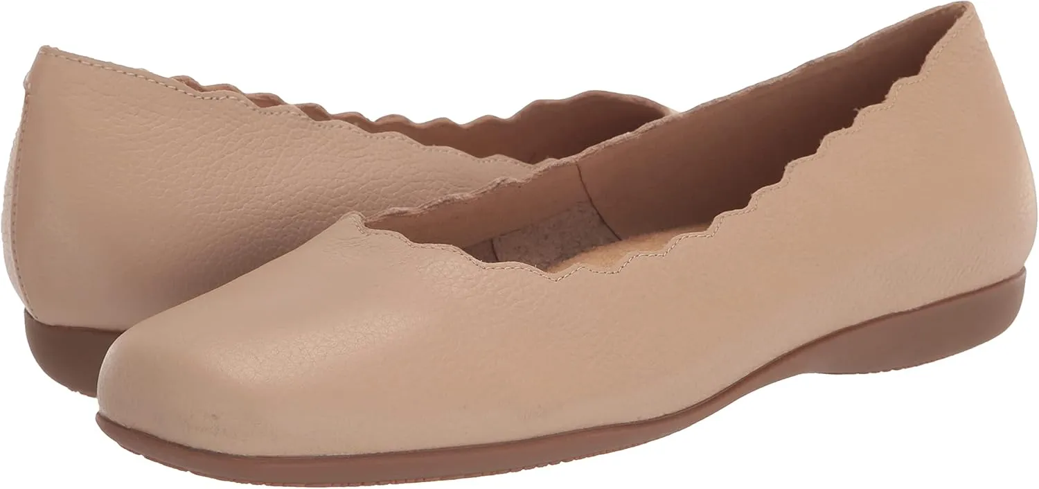 Trotters Women's Sabine Ballet Flat